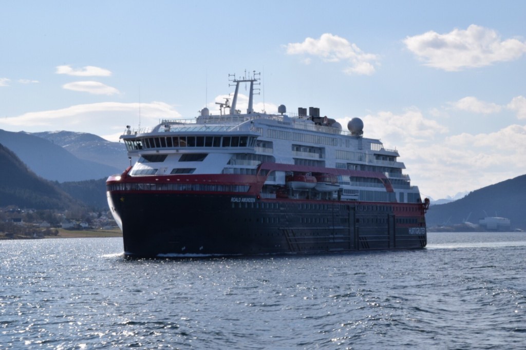 MS Roald Amundsen